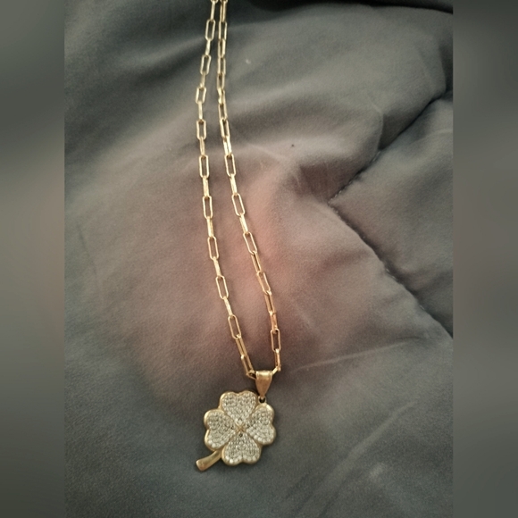 14K Gold Vermail Clover Pendant Necklace - Picture 6 of 7